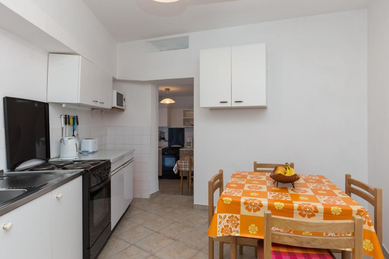 Apartments Miskovic Donje Celo Quarto foto